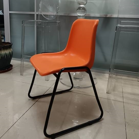 Durable Stackable Plastic Dining Chair with Metal Sled Leg 