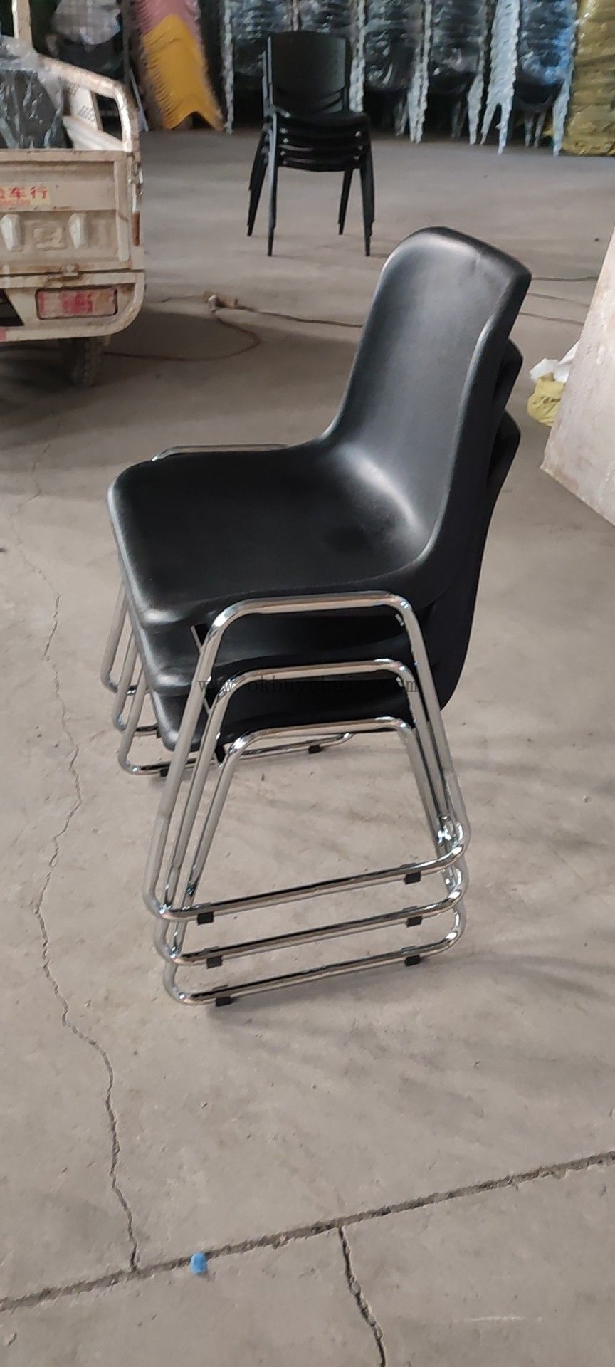 Durable PP Plastic Sled Base Chair with Polished Chrome Metal Frame Heavy Duty Stackable Side Meeting Chair for Office Furniture