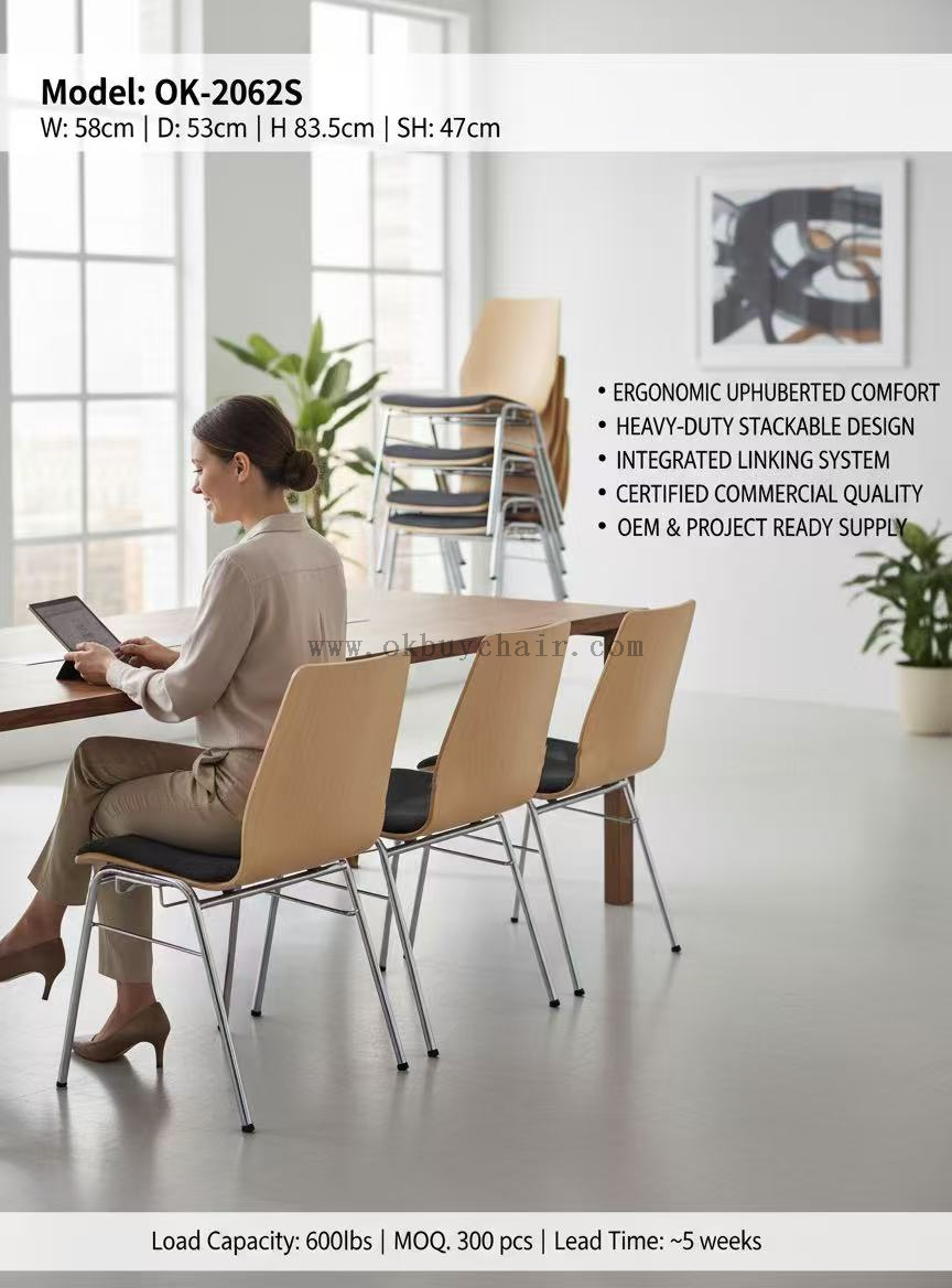 Plywood Chair with Black Seat Pad场景图3.png