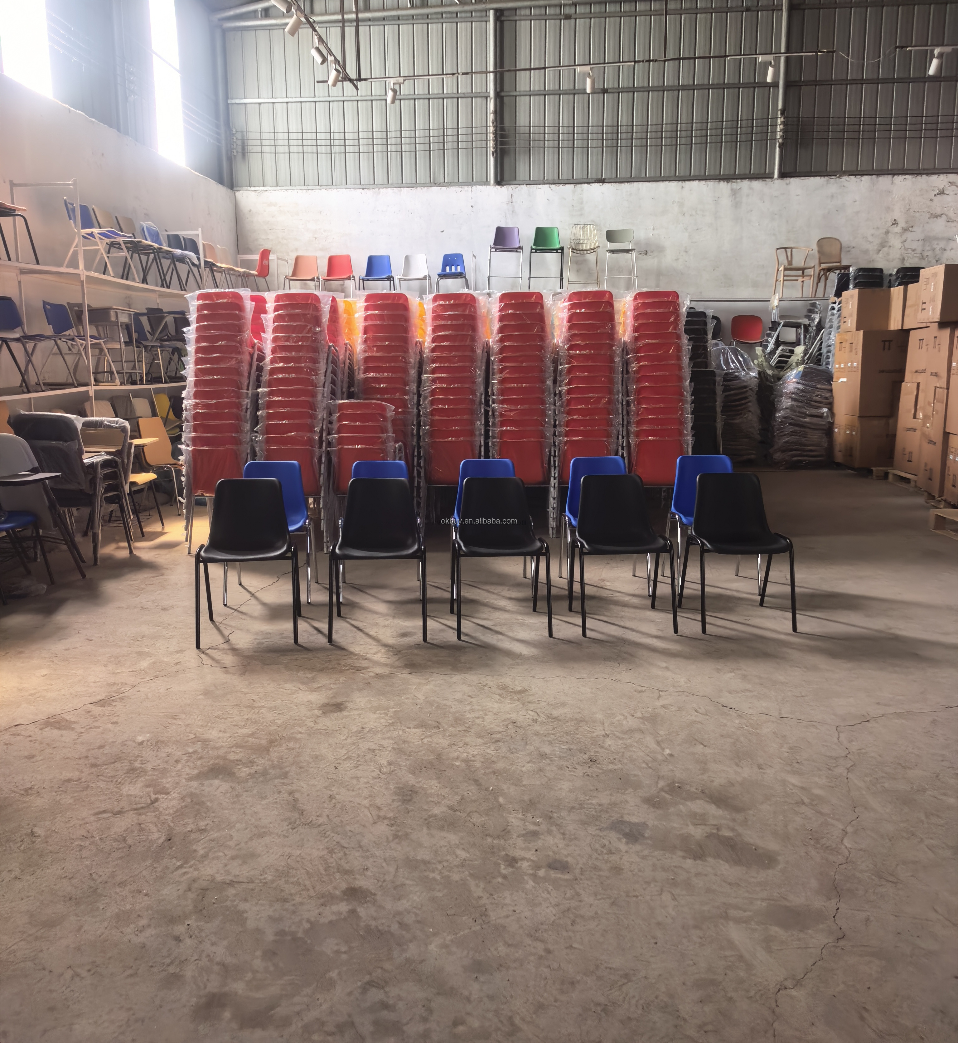 Stackable Plastic Chair with Metal Legs for School, Training And Event