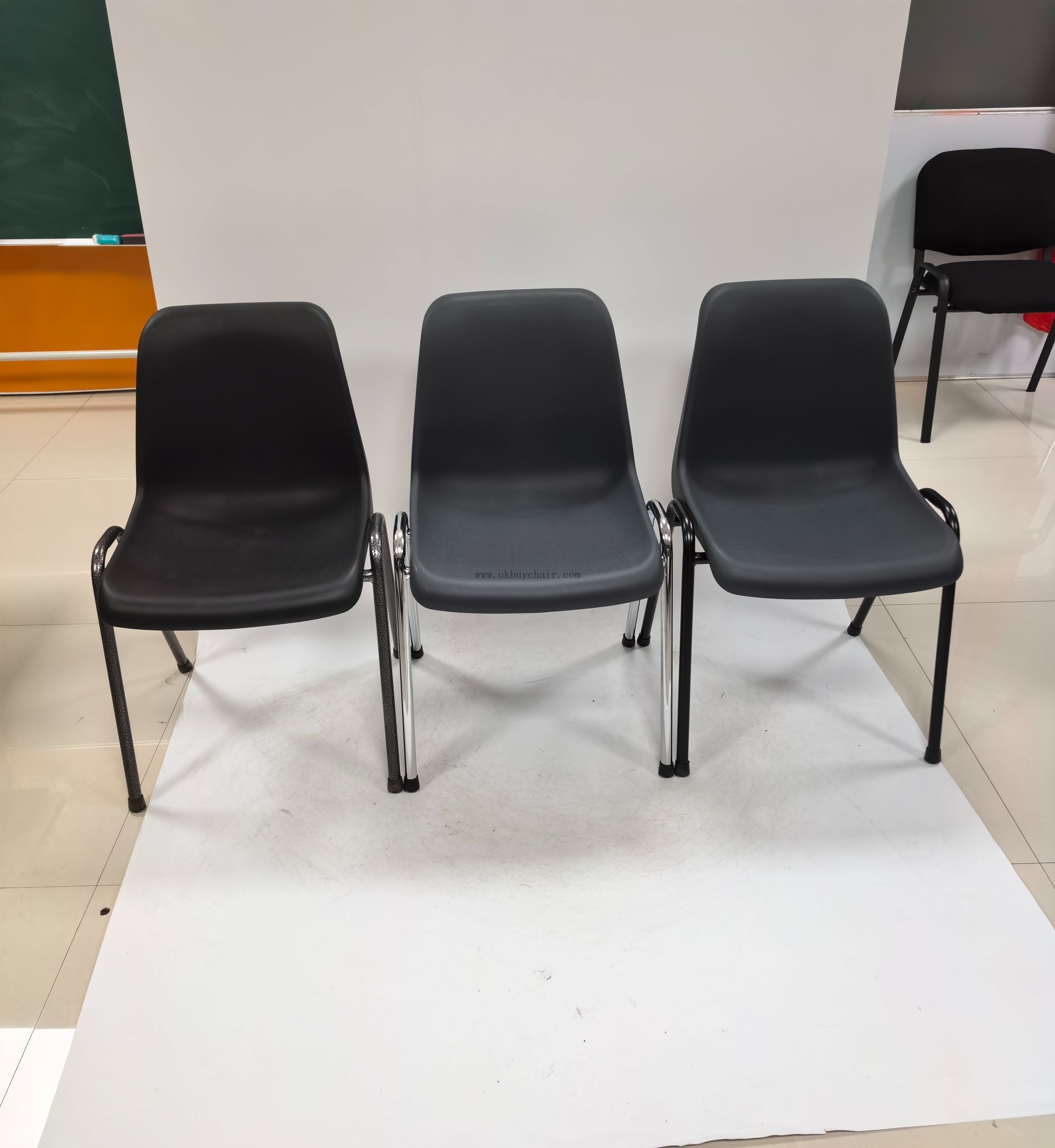 OK-506_Stackable_Plastic_Dining_Conference_Training_Chair_Black_Legs3.jpg